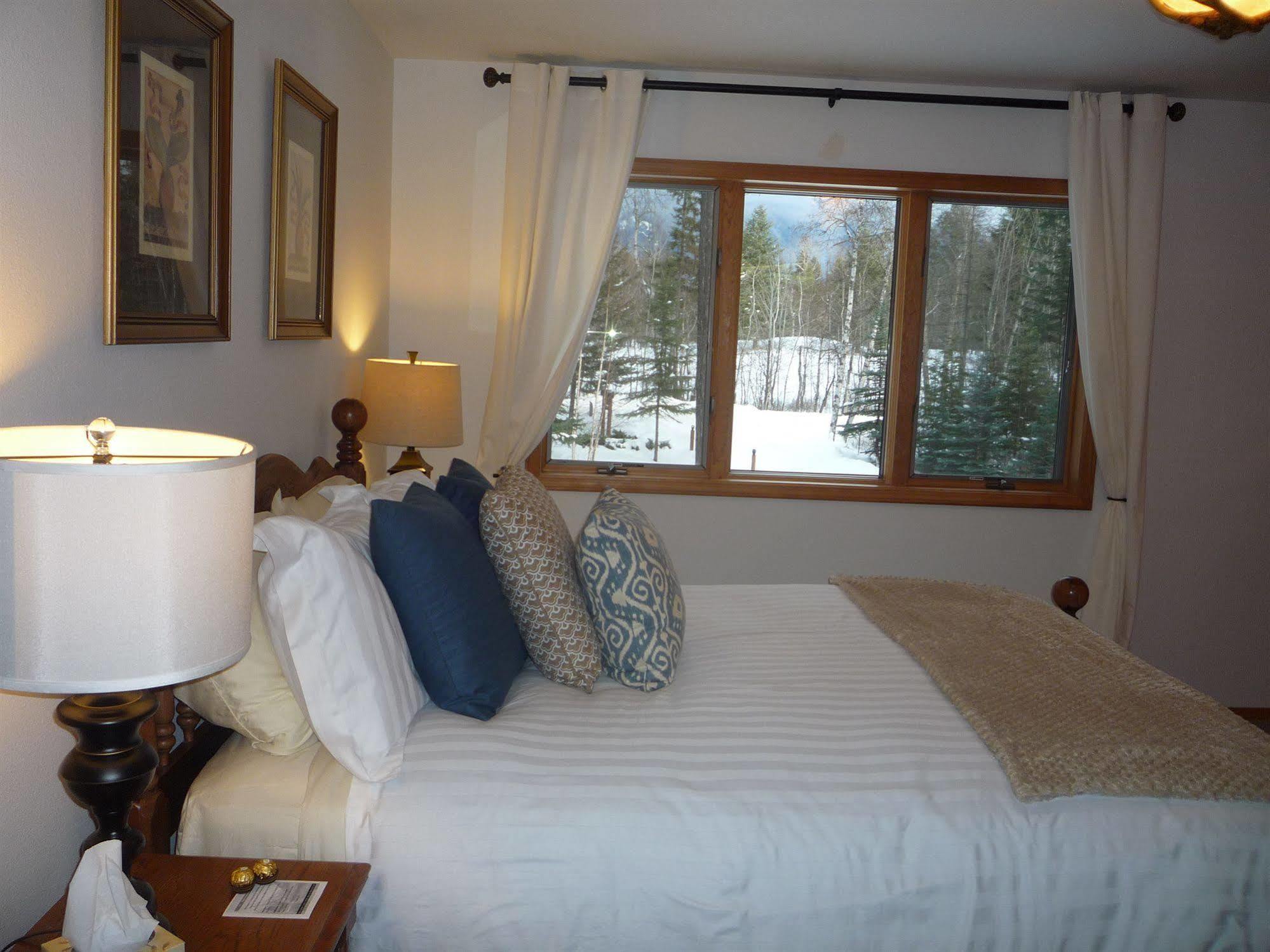 Meadow Lake View Bed And Breakfast โคลัมเบียฟอลส์ ภายนอก รูปภาพ