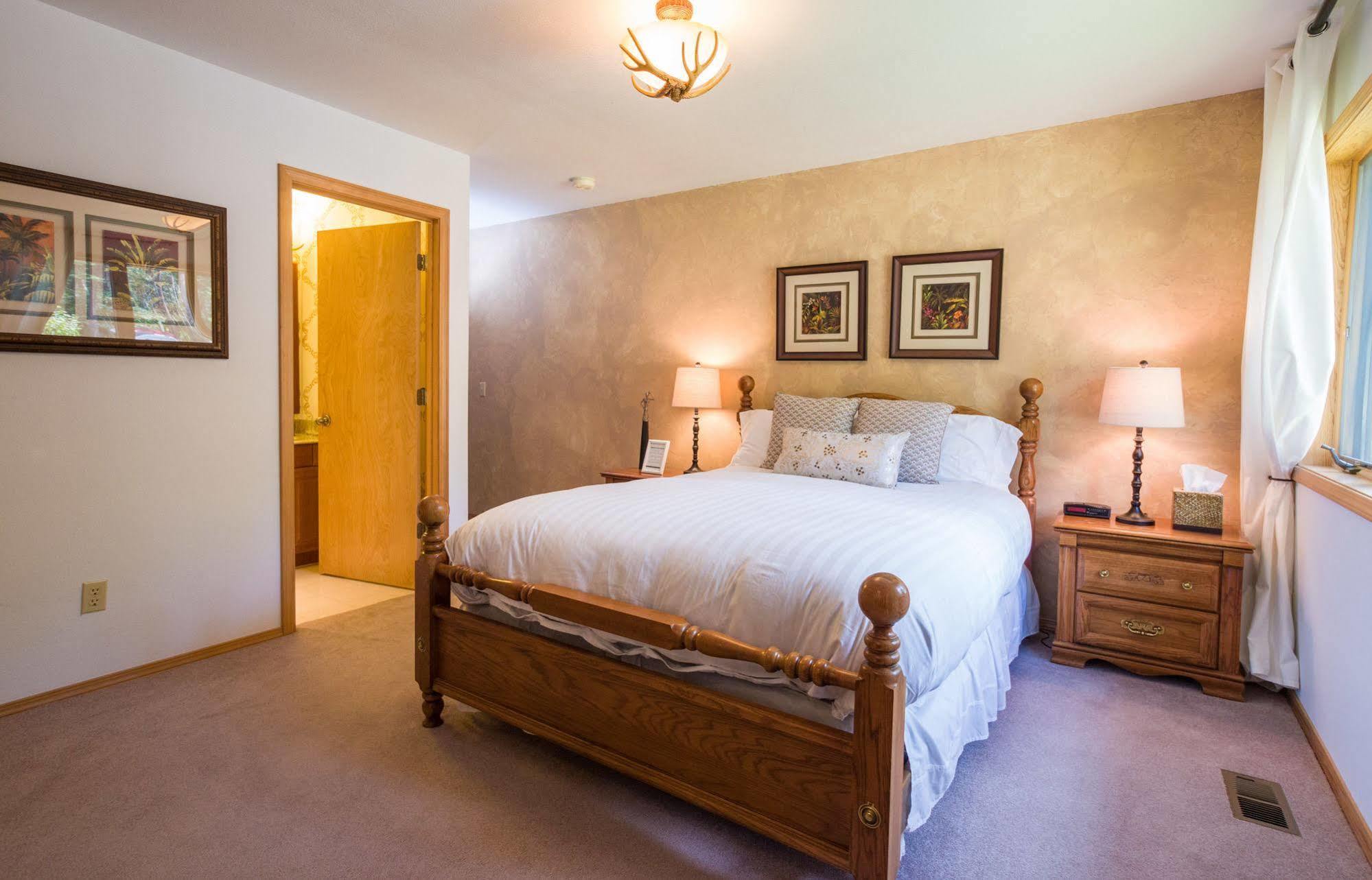 Meadow Lake View Bed And Breakfast โคลัมเบียฟอลส์ ภายนอก รูปภาพ